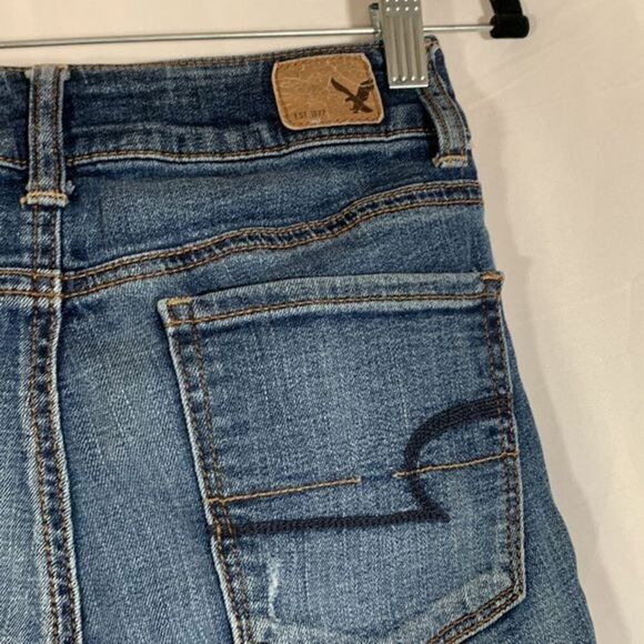 American Eagle Medium Wash Distressed High Rise Jeggings - Picture 9 of 12